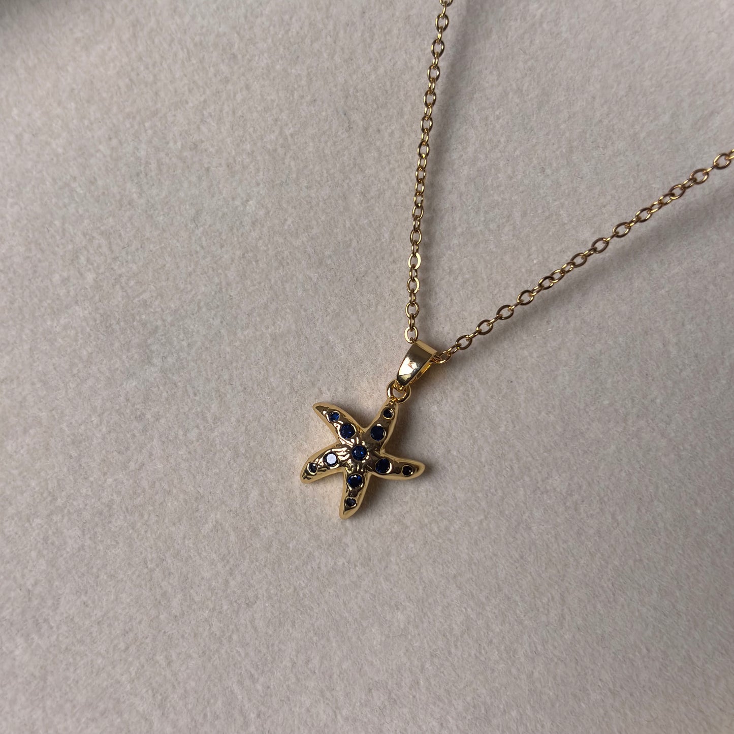 Midnight Starfish Pendant – Gold-Plated Ocean-Inspired Chain