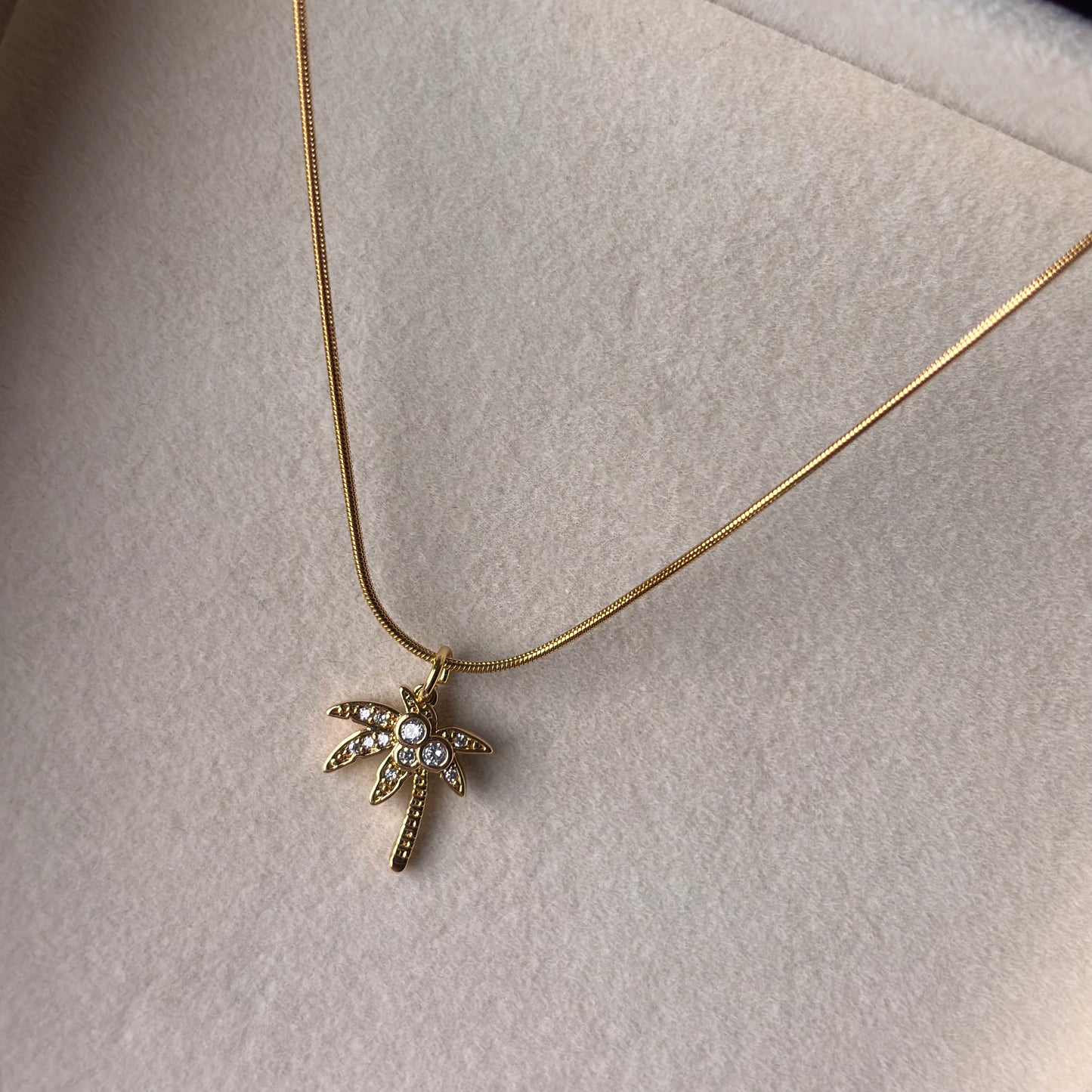 Tropic Gleam Necklace – Crystal Palm Tree Pendant