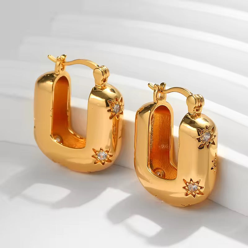 Solar Glow Hoops – Sculpted Gold Earrings with Starburst Crystals
