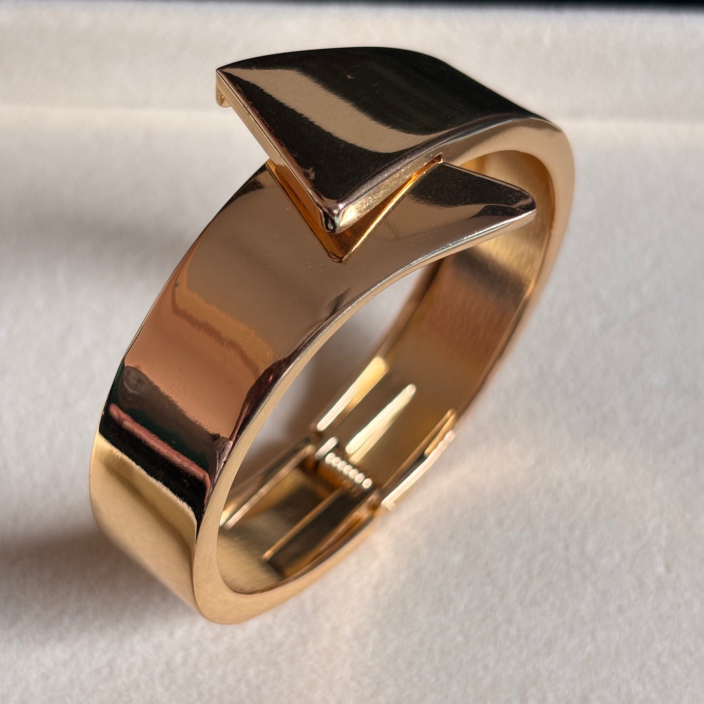 Sunflare Cuff – Glossy Sculpted Gold Bracelet