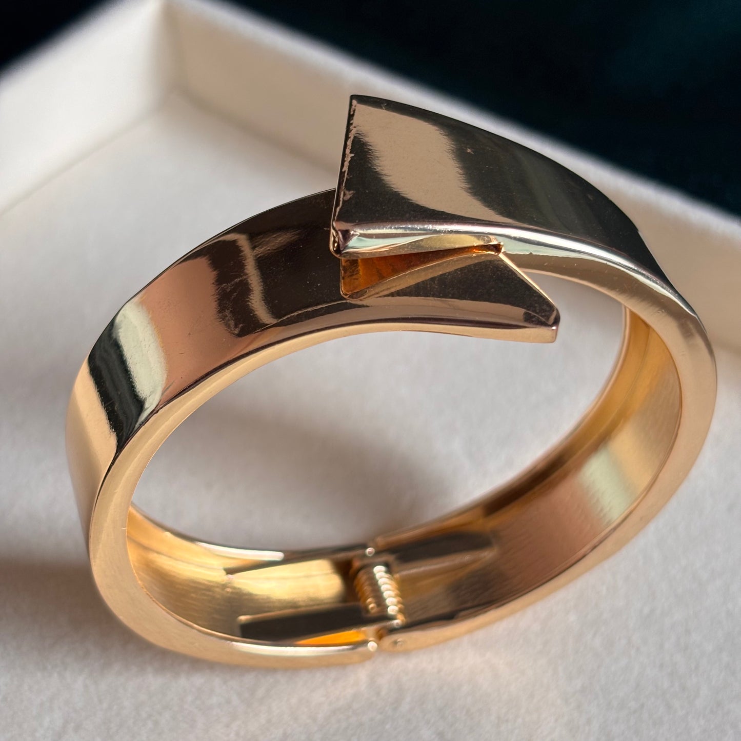 Sunflare Cuff – Glossy Sculpted Gold Bracelet