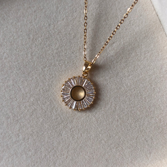 Celeste Burst Necklace – Radiant Gold & Crystal Pendant
