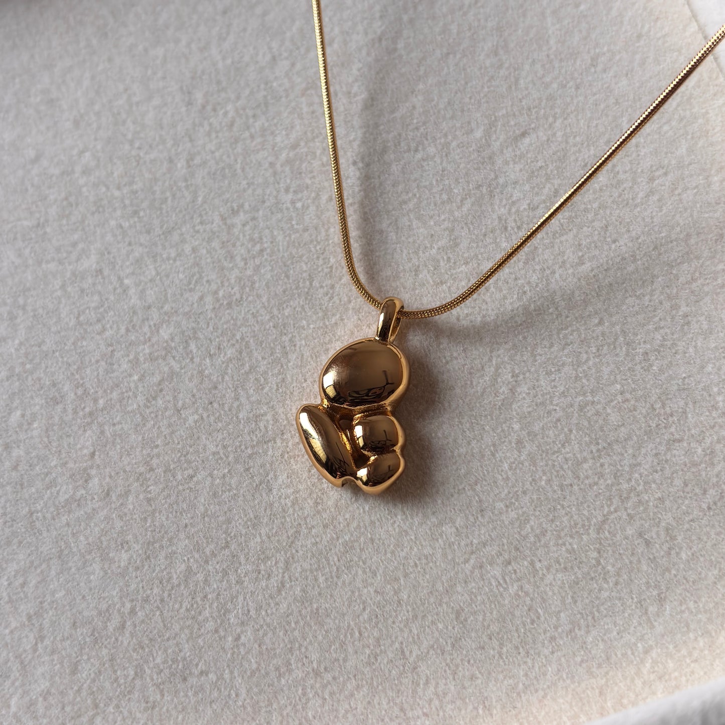 Pebble Bloom Necklace – Gloss Gold Everyday Pendant