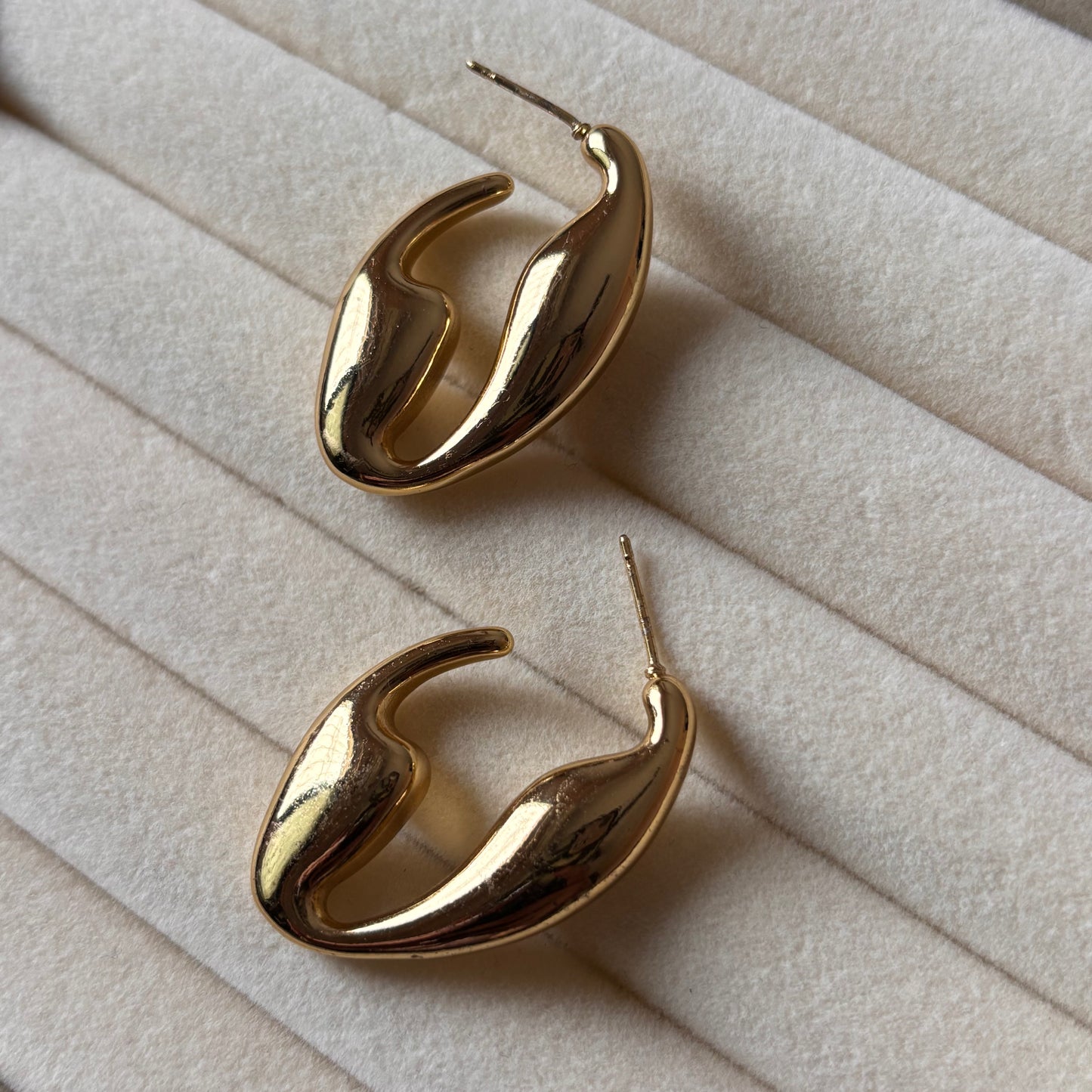 Vera Hoops – Sculpted Rectangle Gold Earrings