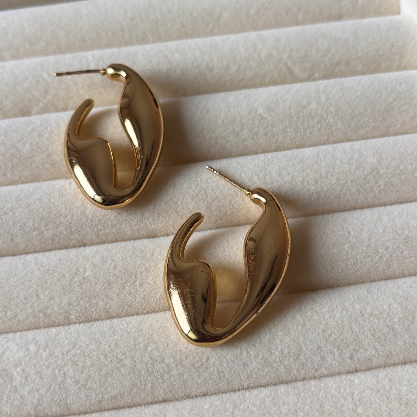 Vera Hoops – Sculpted Rectangle Gold Earrings