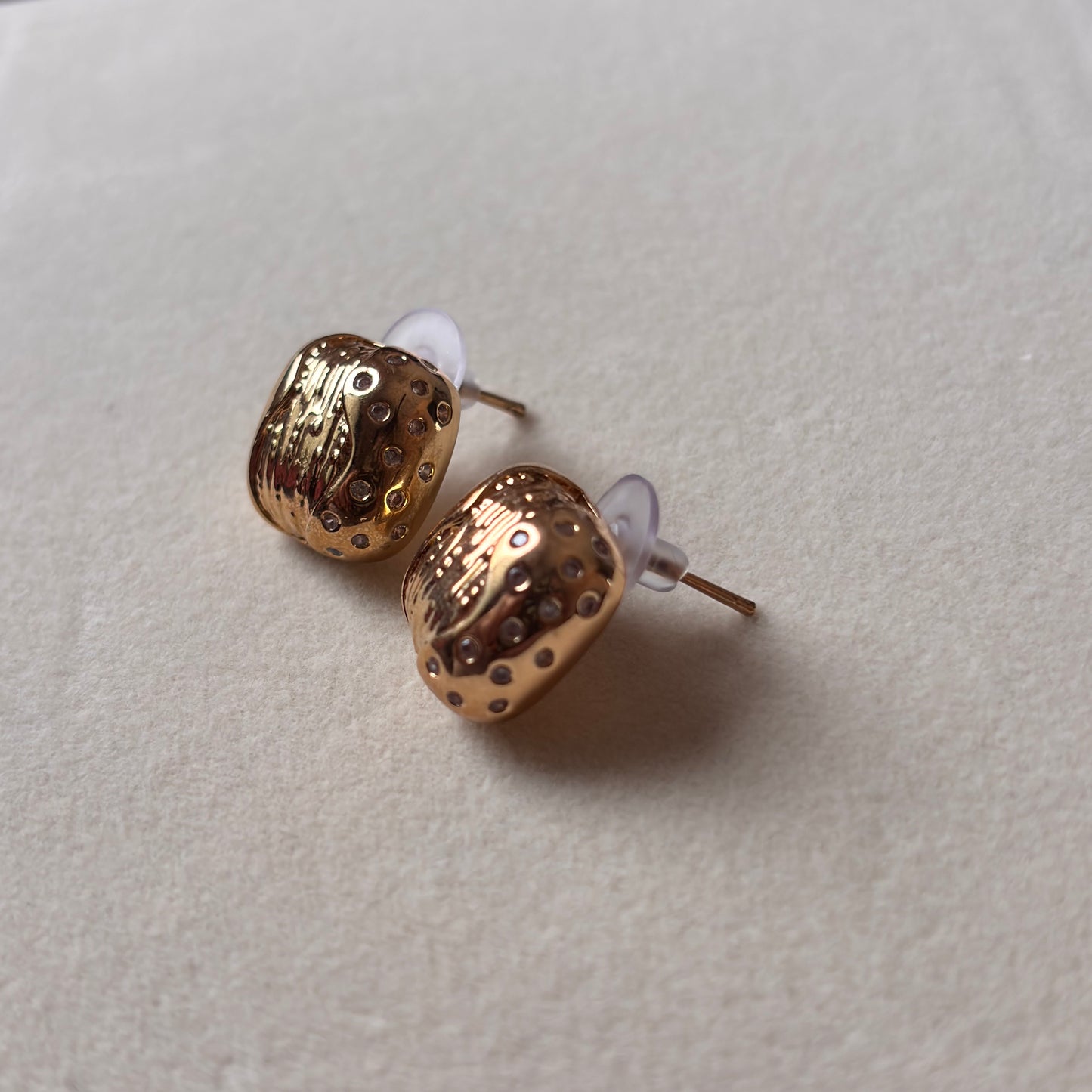 Crushed Curve – Sculptural Gold Statement Earrings