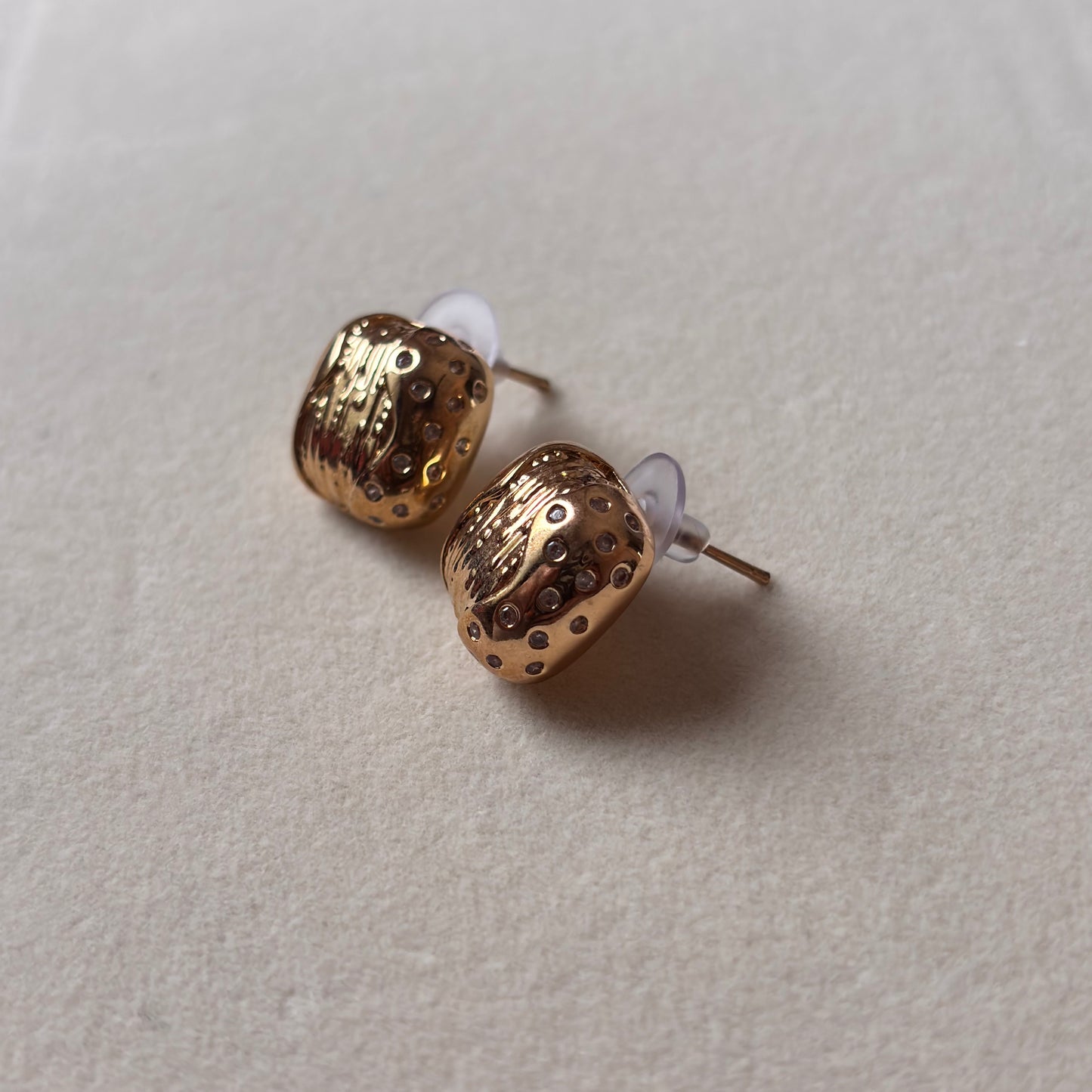 Crushed Curve – Sculptural Gold Statement Earrings