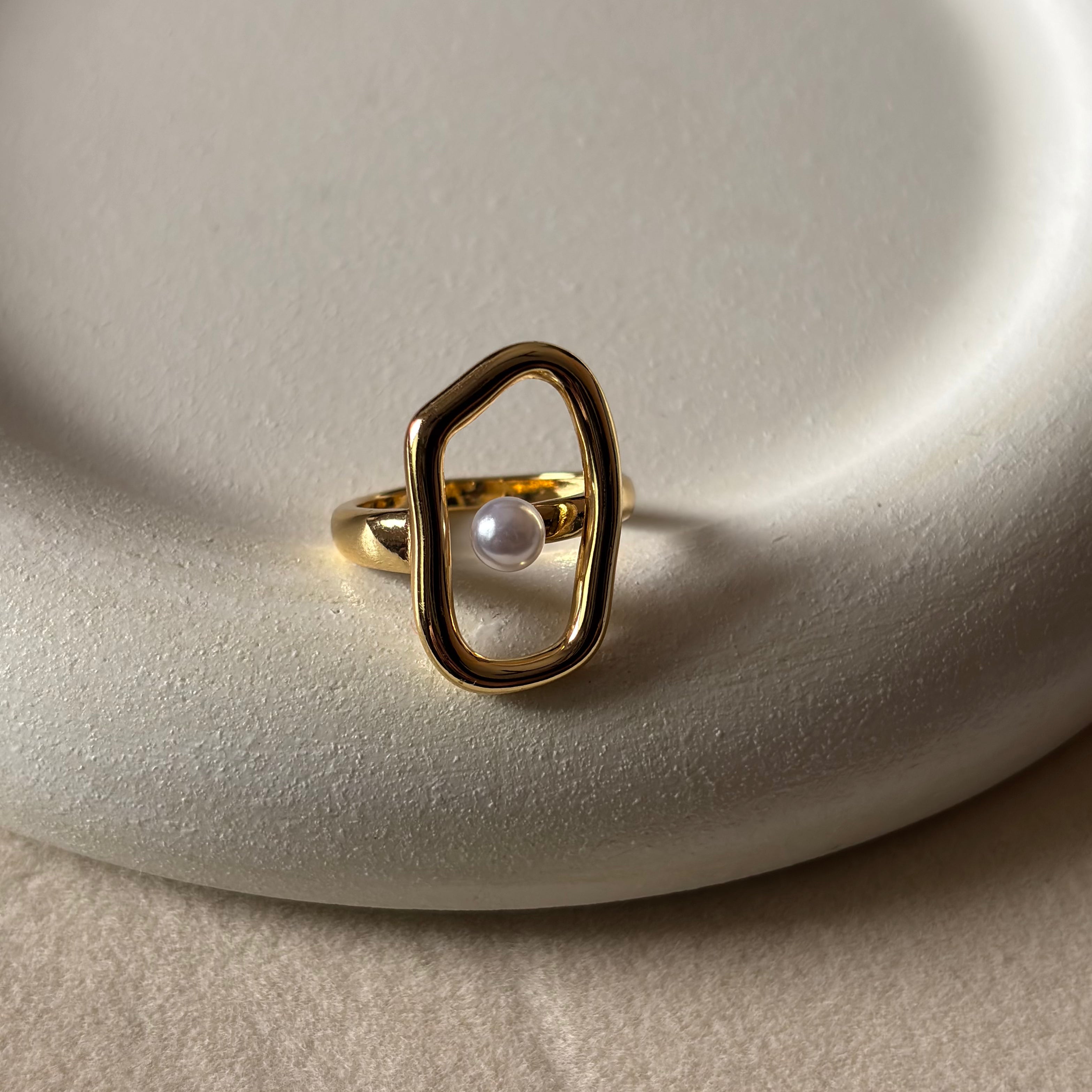 Pearl Frame Ring