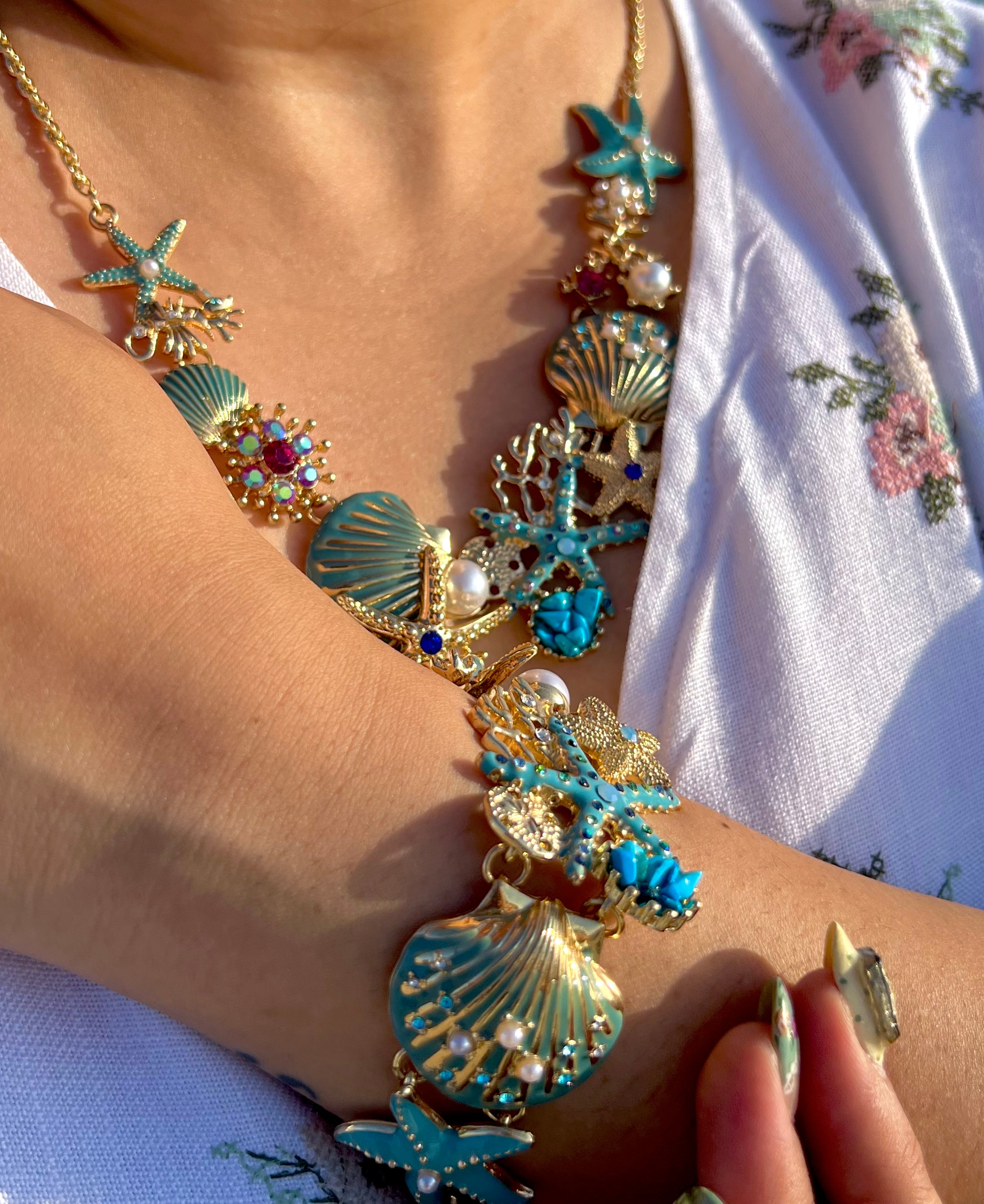 Ocean Bloom Bracelet – Sculpted Marine Charms in Gold & Turquoise